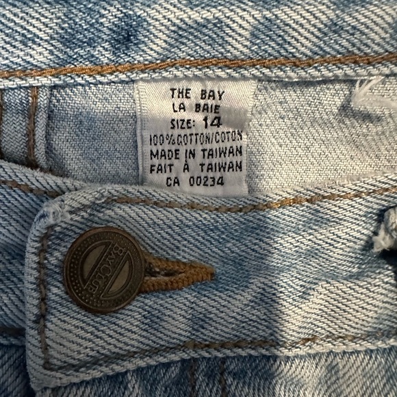 Vintage Bay Club Mom Style High Rise Denim Jean - Picture 7 of 8